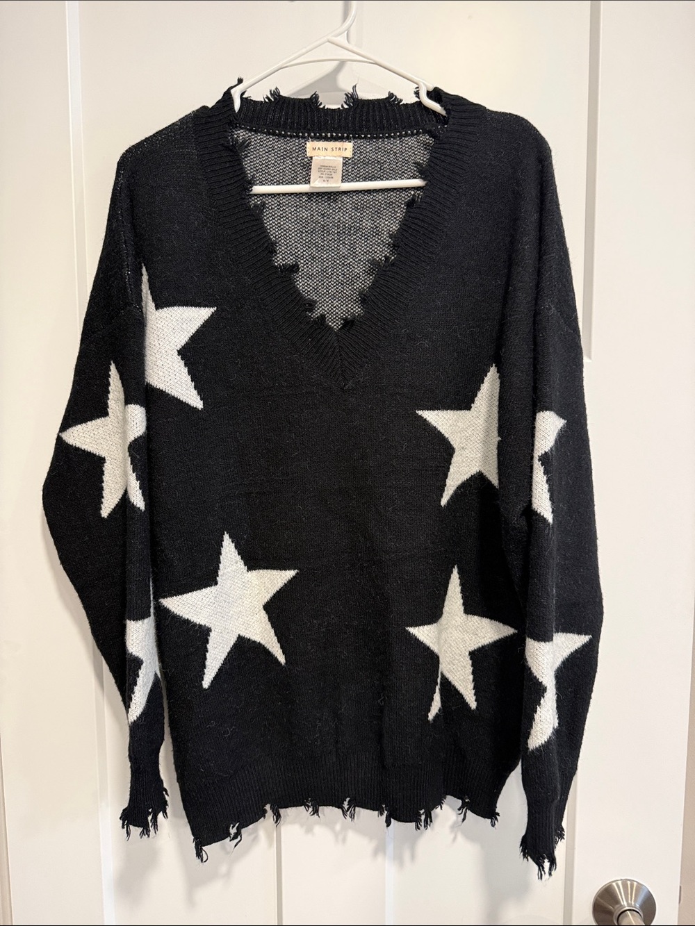 Main Strip Black V-Neck Star Pattern Sweater